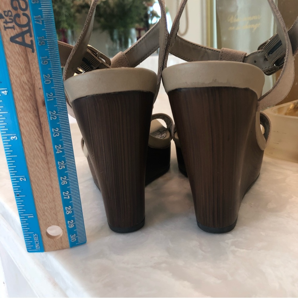 Gianni Bini Wedge Sandal, metal zipper ruffle detail, side buckle. Size 7.5. - Picture 12 of 13